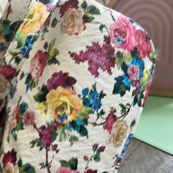 Floral Women's Backpack NWT | This Is the Prettiest Backpack Ever! - Picture 5 of 7